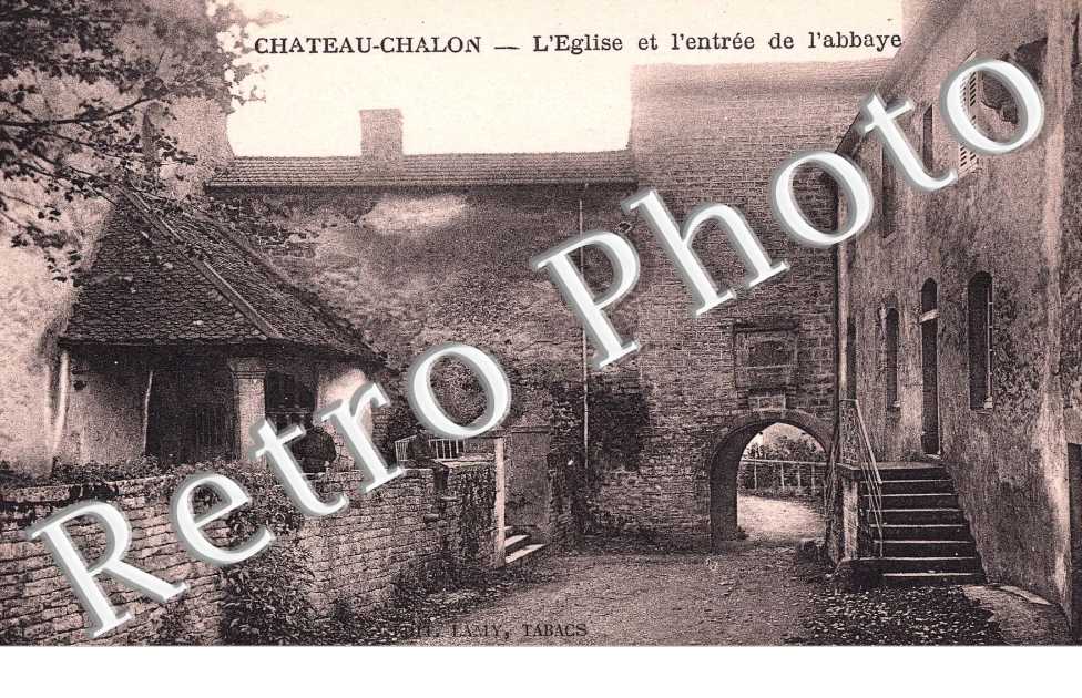 l'eglise  et l'entree de l'abbaye