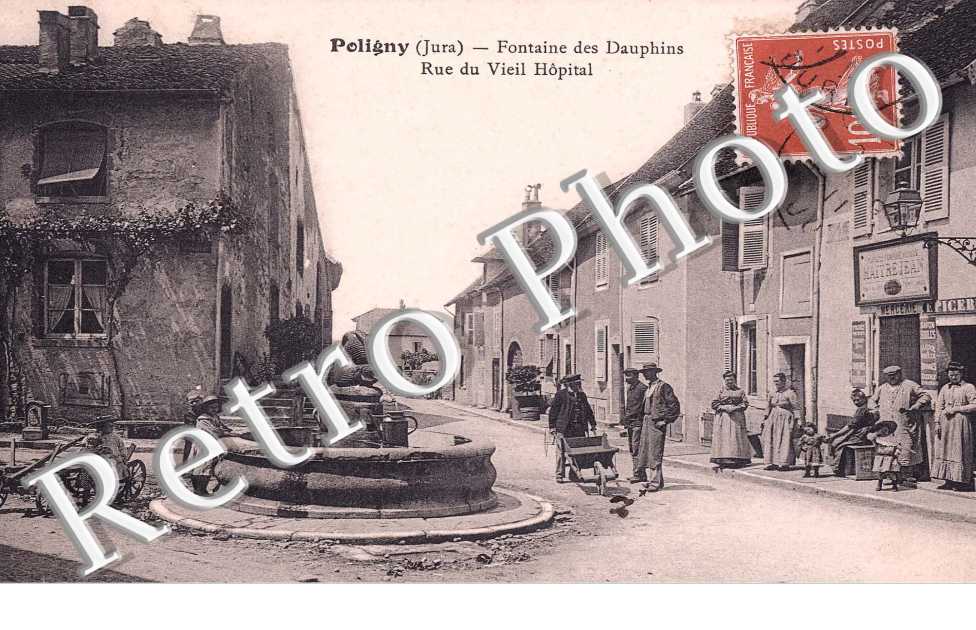 fontaine des dauphins rue du vieil hopital