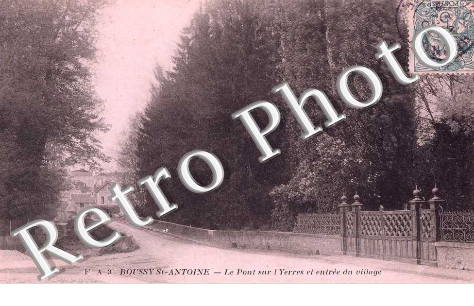 Le pont sur l'Yerres et entree du village