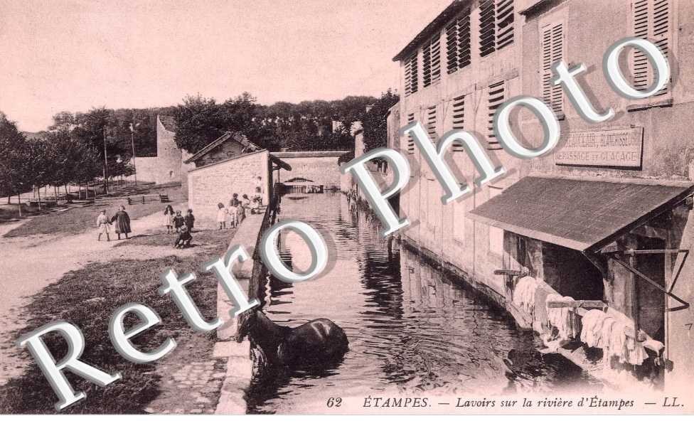 Lavoirs sur la riviere d'Etampes