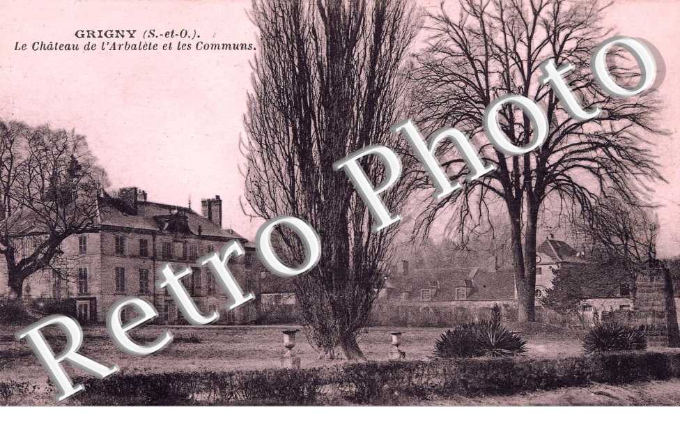 LE CHATEAU DE L'ARBALETE ET LES COMMUNS