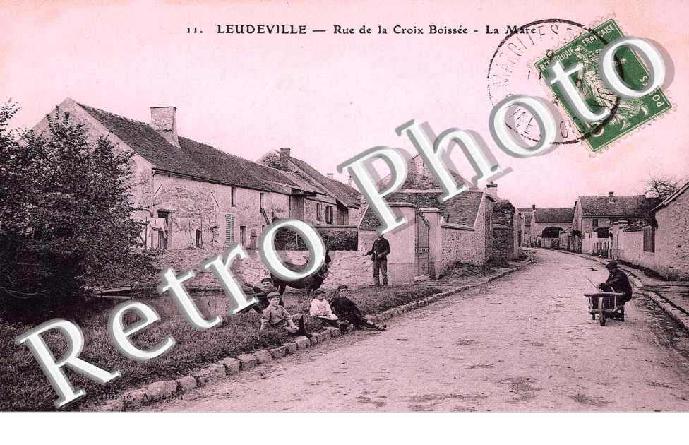 Rue de la Croix Boissee, la Mare