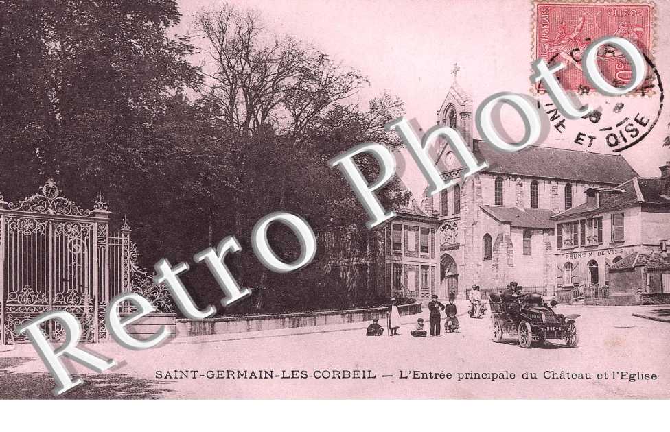 l'entrée principale du Château et l'Eglise