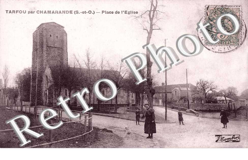 Tarfou par Chamarande  Place de l'eglise