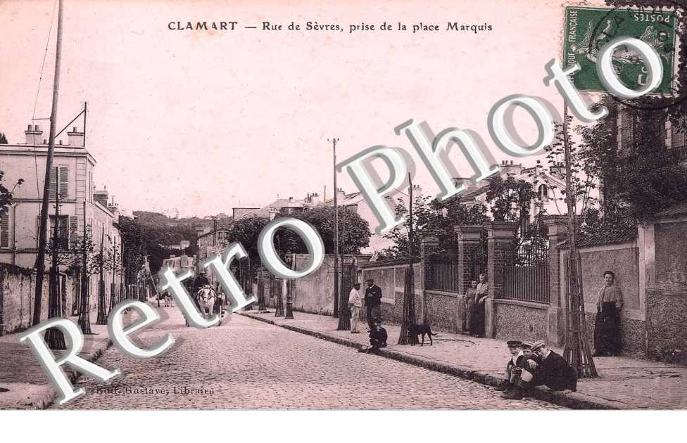 Rue de Sevres prise de la place Marquis
