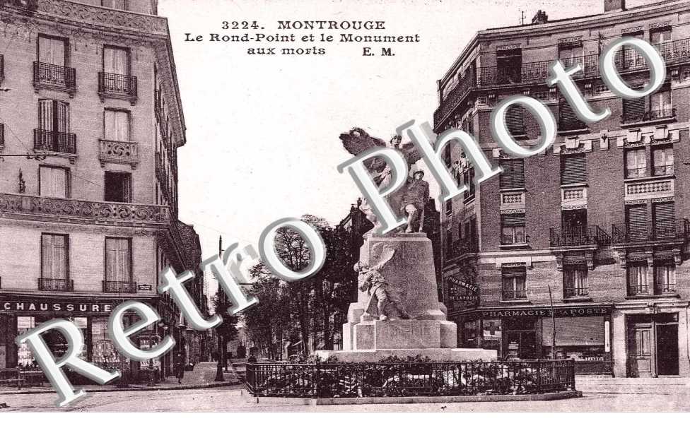 LE ROND POINT ET LE MONUMENT AUX MORTS