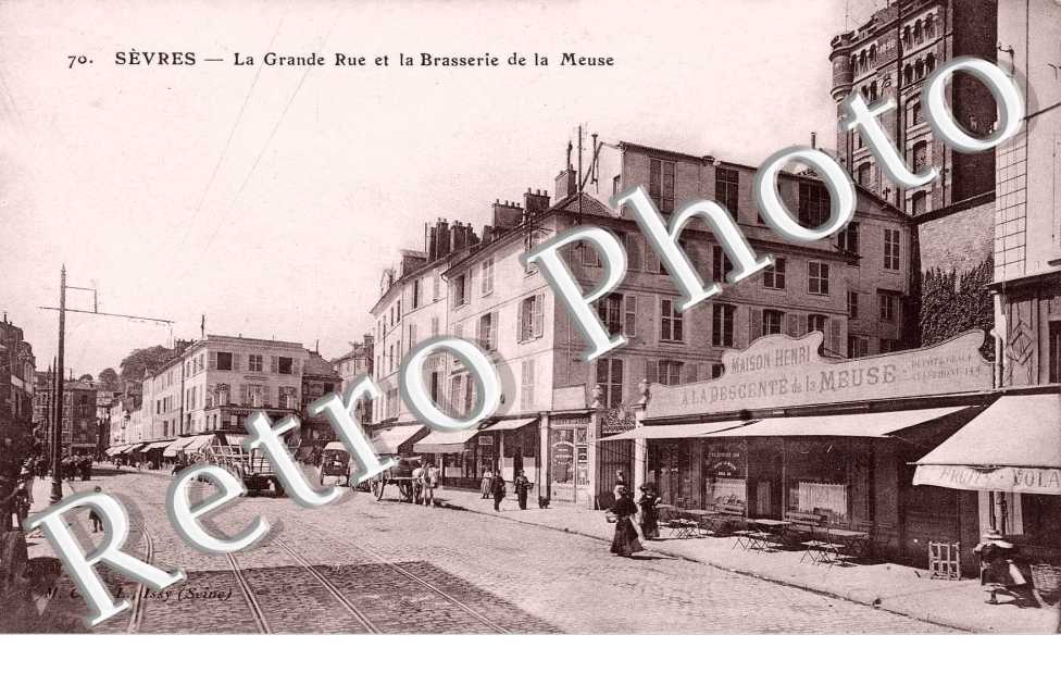 La grande rue et la brasserie de la Meuse