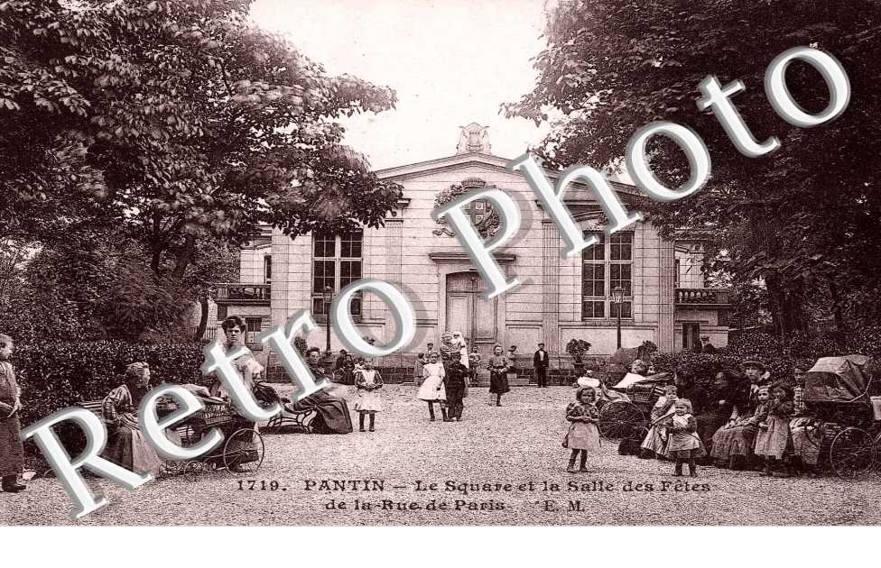 Le square et la salle des fetes de la rue de Paris