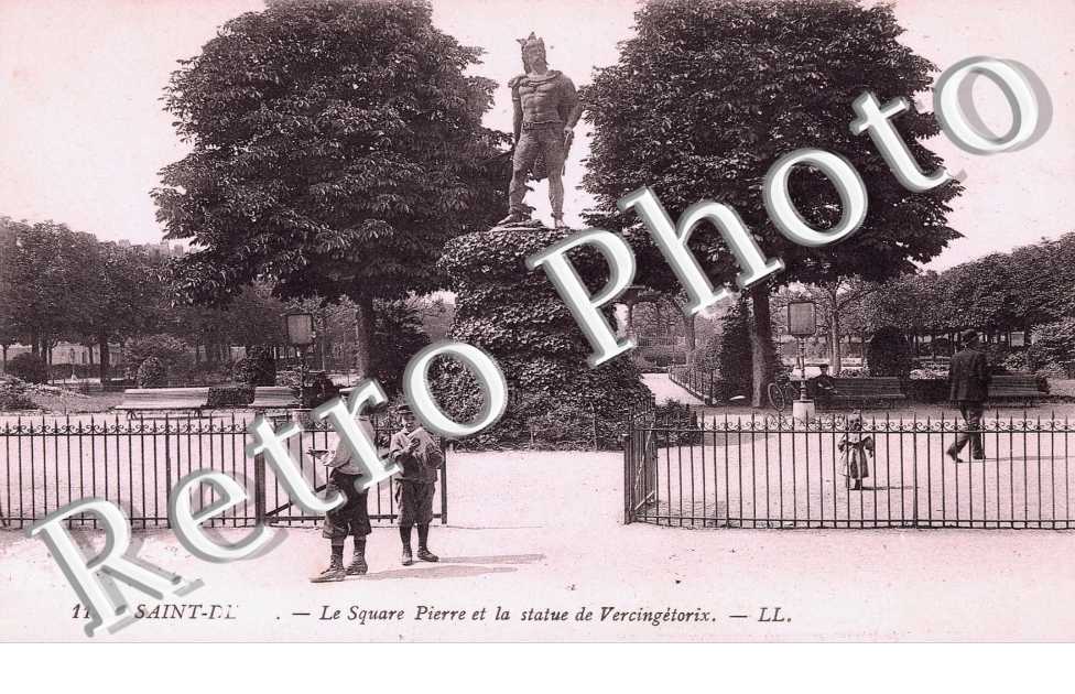 SQUARE PIERRE STATUE VERCINGETORIX