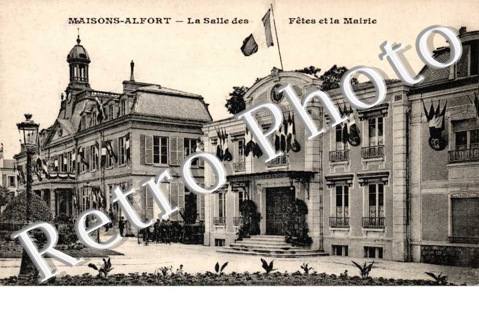 salle des fêtes et la Mairie