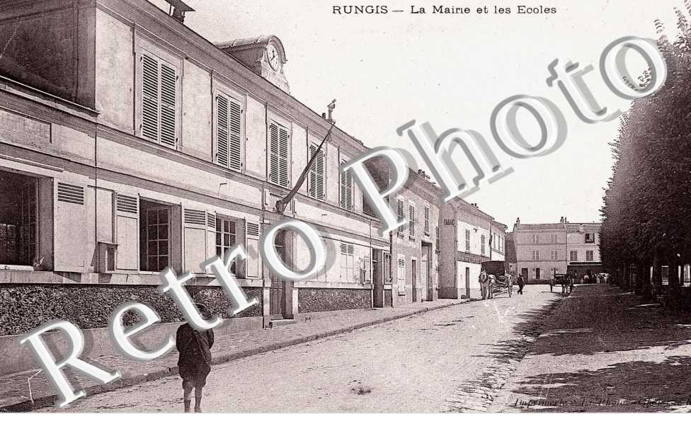 LA MAIRIE ET LES ECOLES