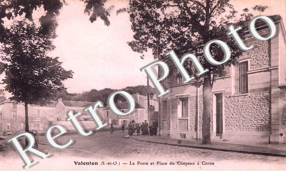 la poste et place du chapeau a corne