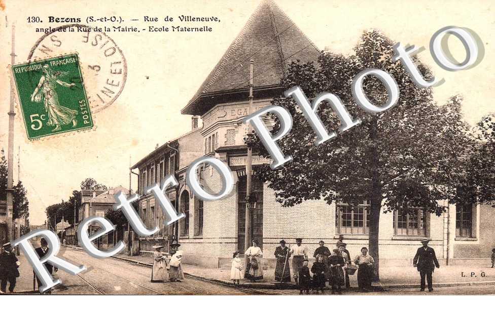 Rue de Villeneuve - angle de la rue de la Mairie - Ecole maternelle