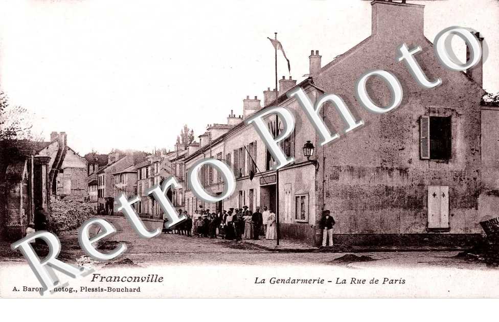 La gendarmerie - La rue de Paris