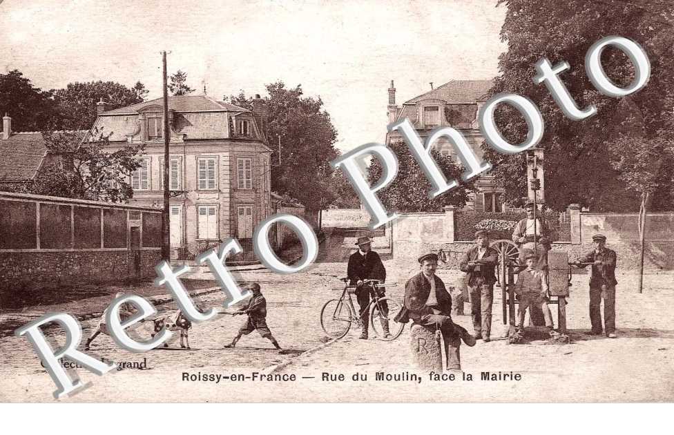 rue du Moulin, face la mairie REMOULEUR
