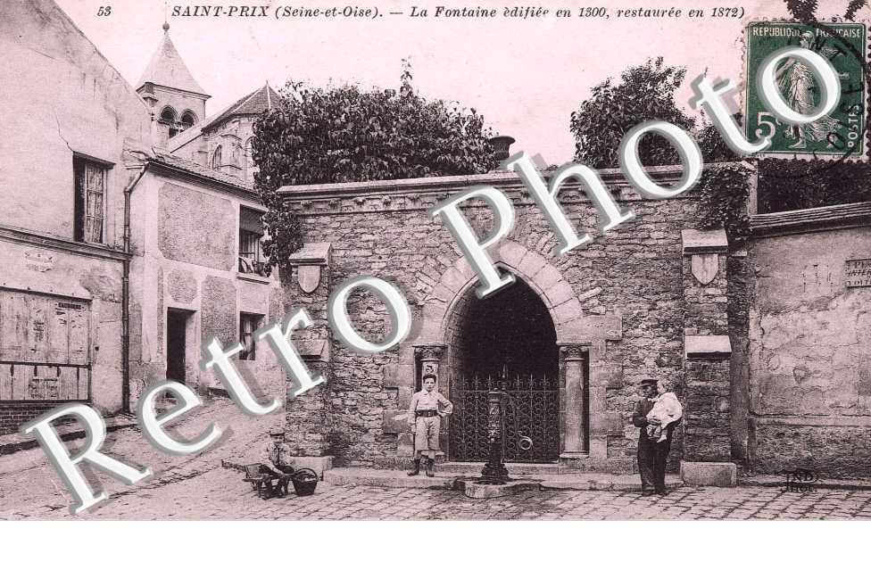 La fontaine edifiee en 1300 restauree en 1872