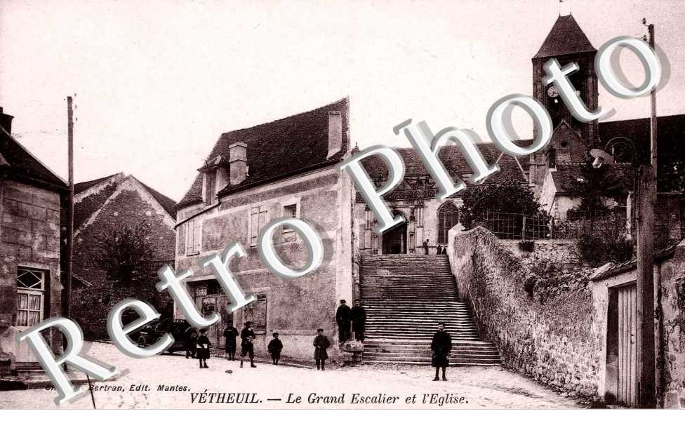 Le grand escalier et l'eglise