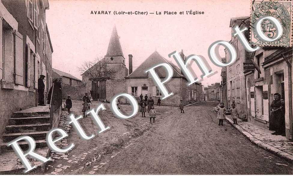 la place et l'eglise