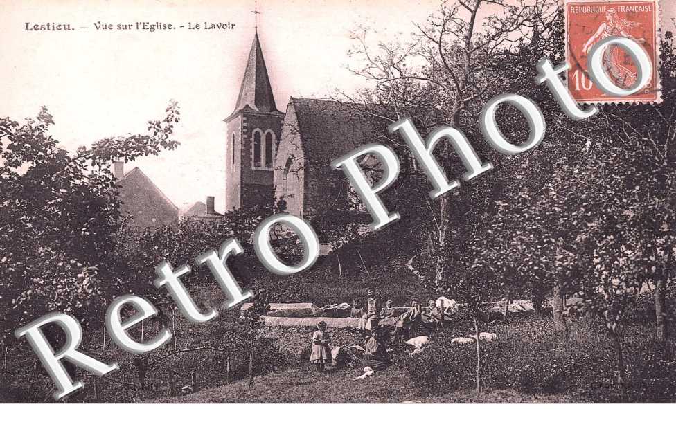 VUE SUR L'EGLISE LE LAVOIR