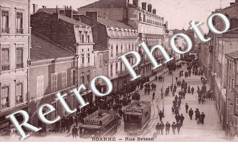 RUE BRISON bas vue "oxygene" sur toit du tram