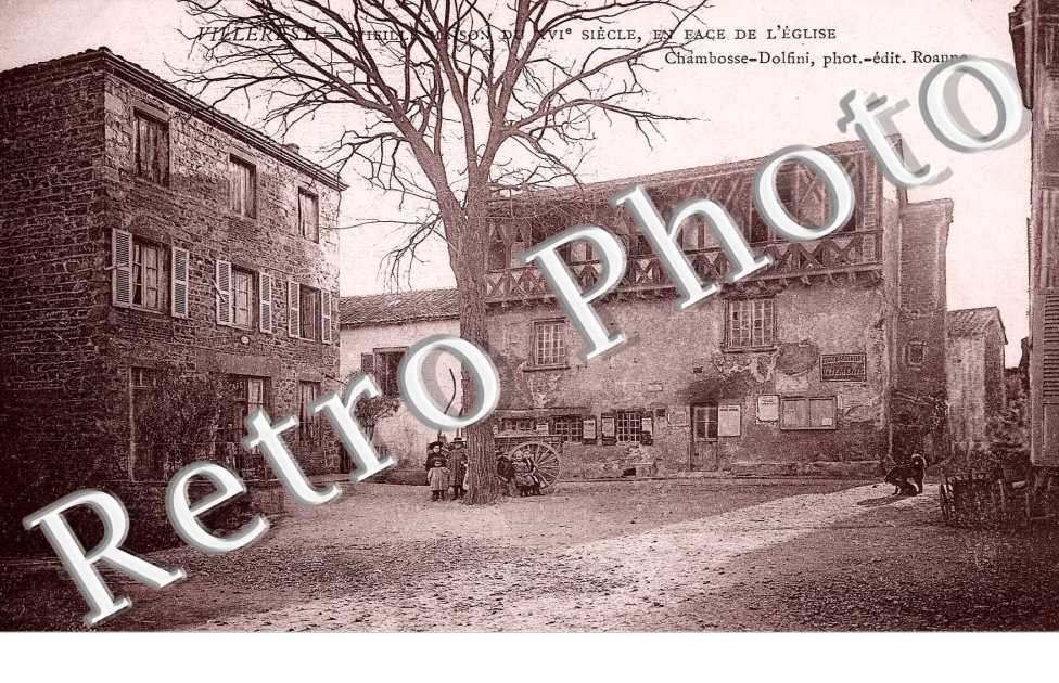 vieille maison du XVIe siecle en face de l'eglise