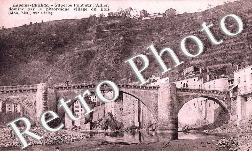 superbe pont sur l'allier domine par le pittoresque village du bois