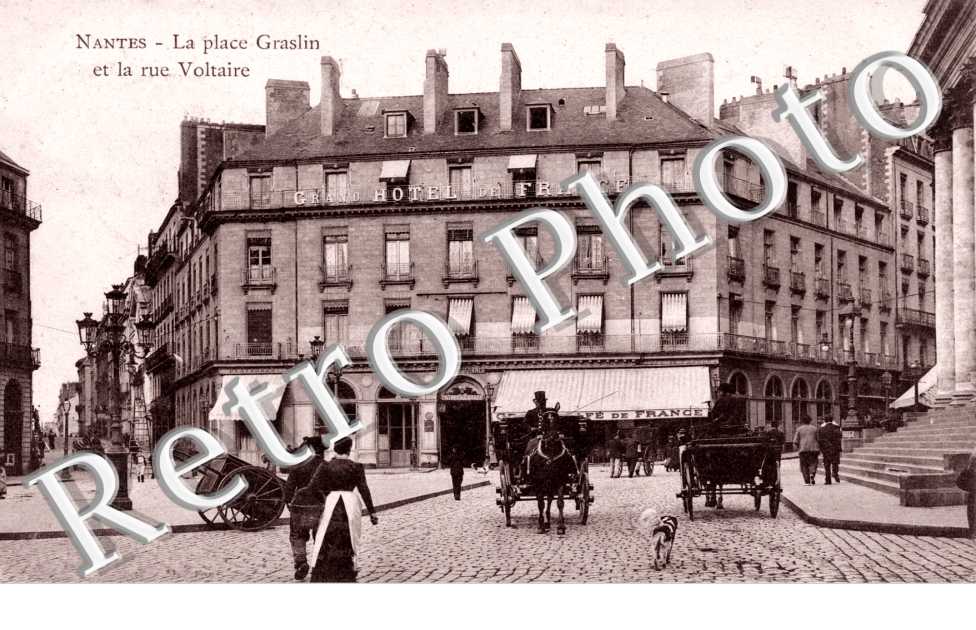 la place Graslin et la rue Voltaire