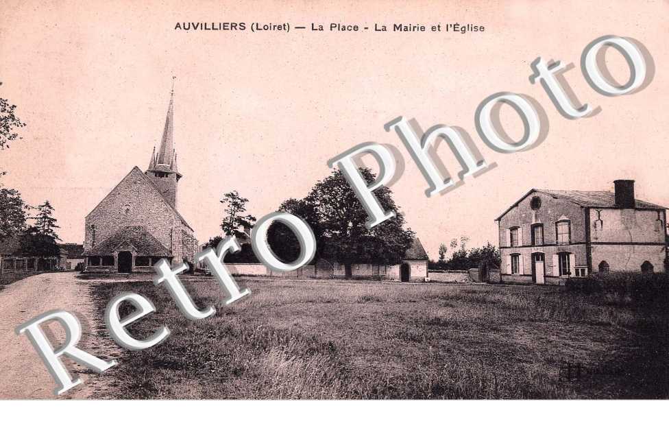 la place, la mairie et l'eglise
