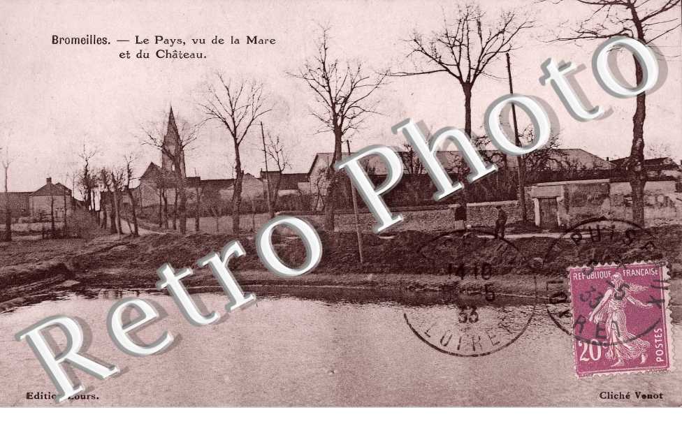 le pays, vu de la mare et du chateau