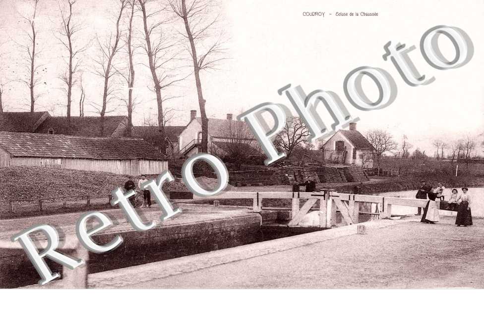pres Lorris, ecluse de la chaussee et ferme de la Lande