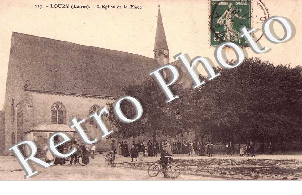 la place et l'eglise