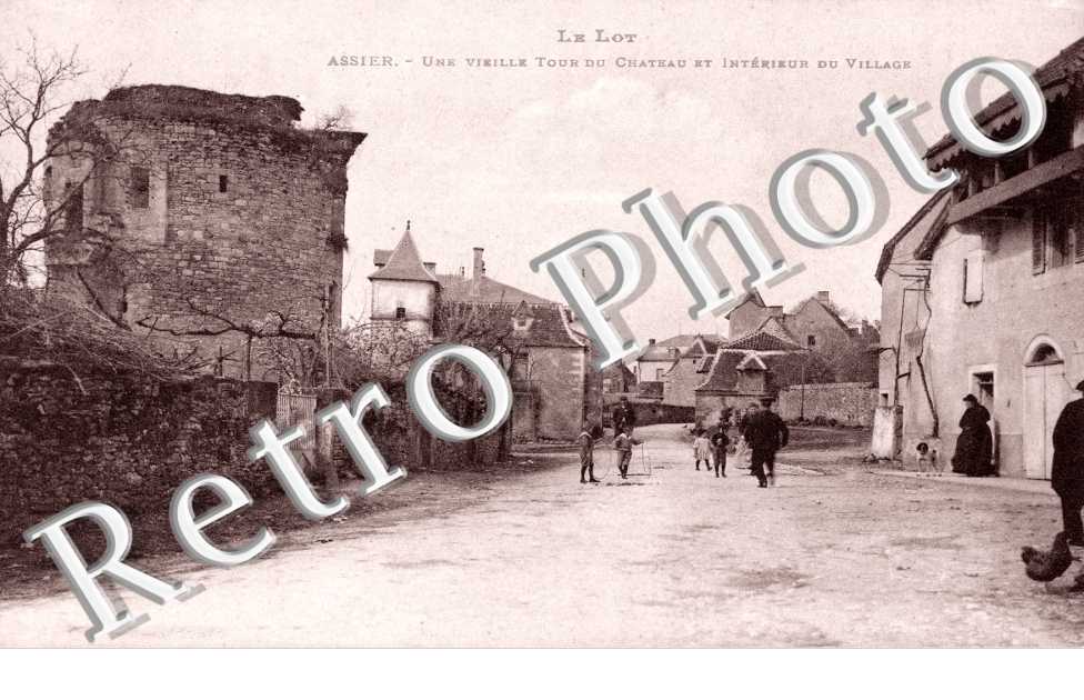 une vieille tour du chateau et interieur du village