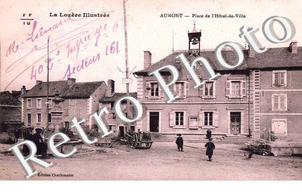 Aumont, place de l' Hotel de ville