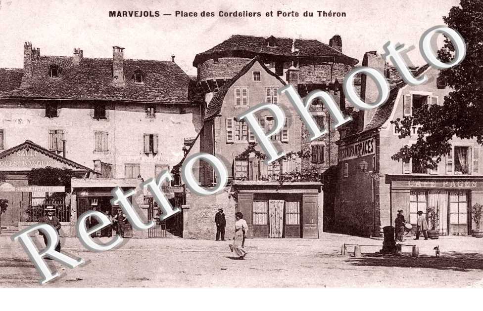 Place des Cordeliers et Porte du Theron