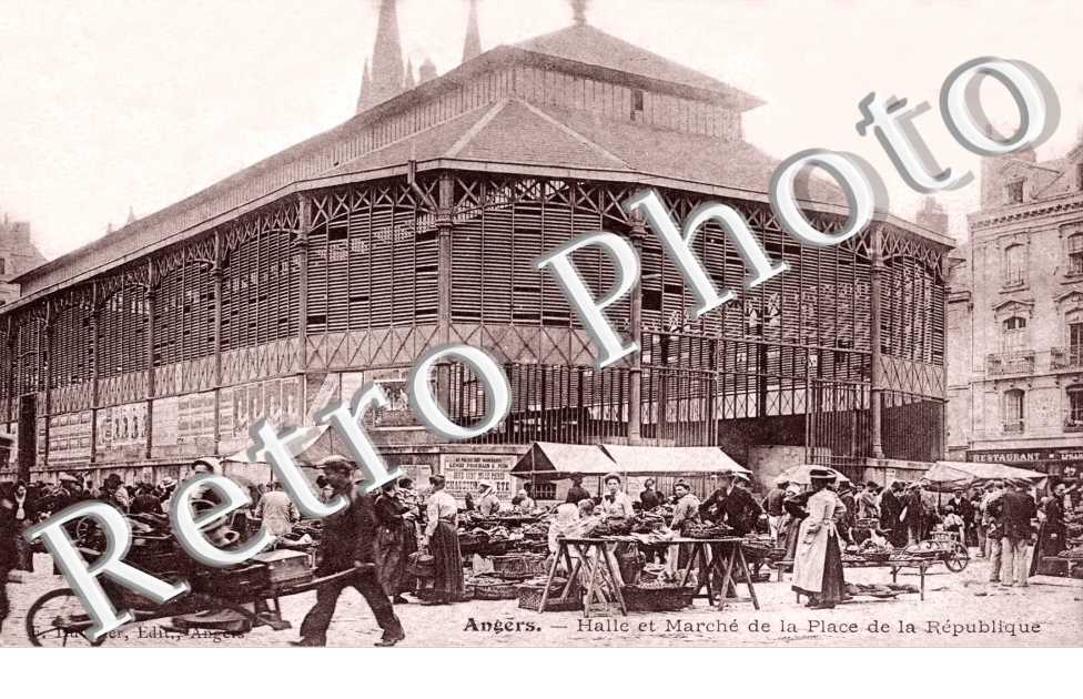 Hall et Marche de la Place de la Republique