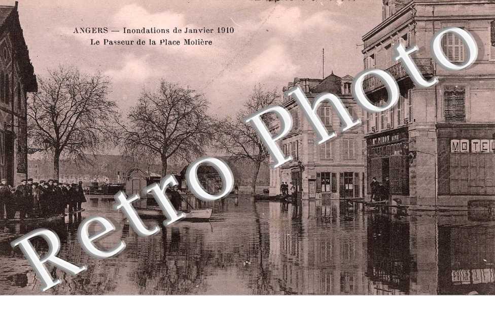 Inondations 1910, Le Passeur de la Place Moliere