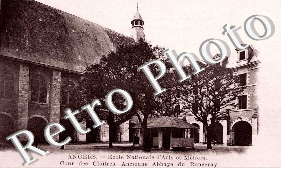 Ecole Nationale des Arts et Metiers - cour des Cloitres