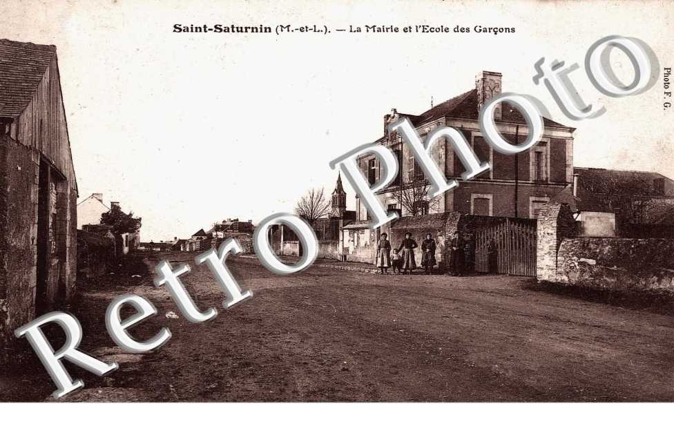 La Mairie et l'Ecole des Garcons