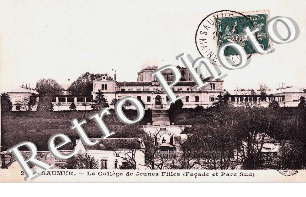 LE COLLEGE DE JEUNES FILLES