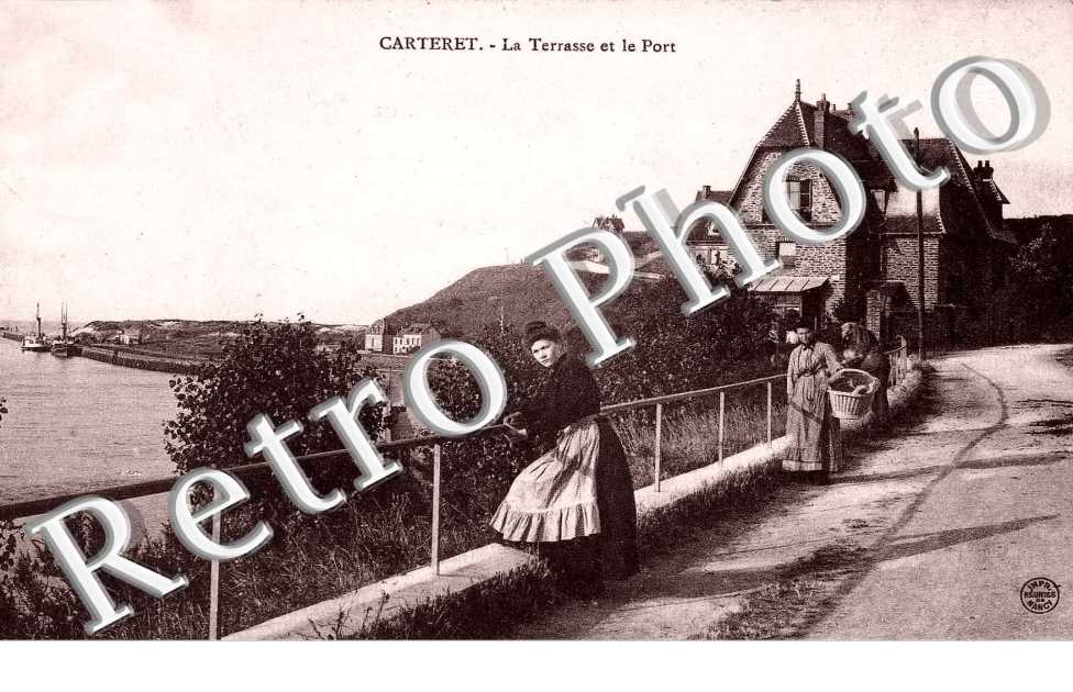 LA TERRASSE ET LE PORT