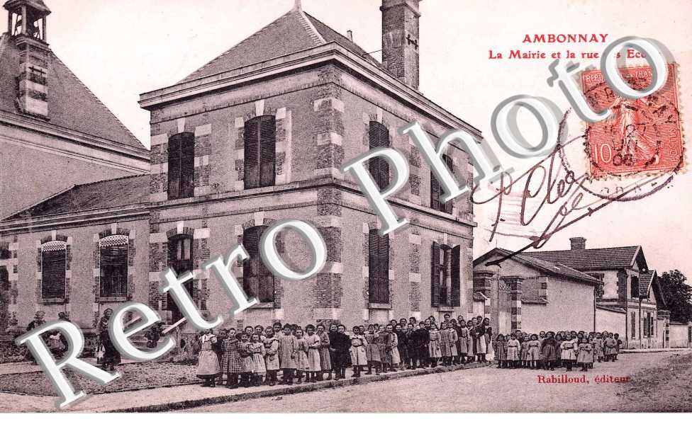 La mairie et la rue des ecoles