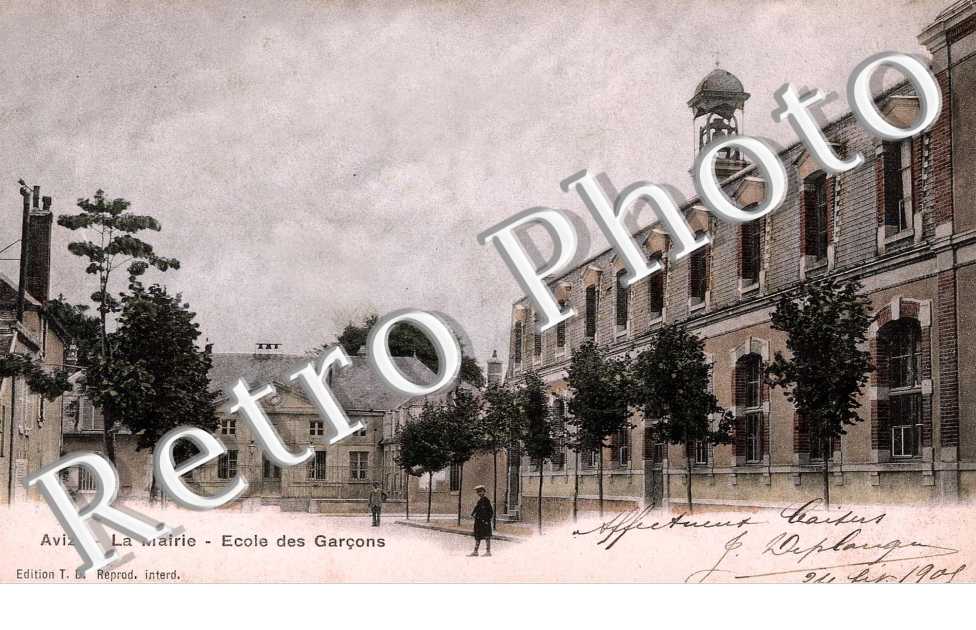 la mairie et ecole des garcons