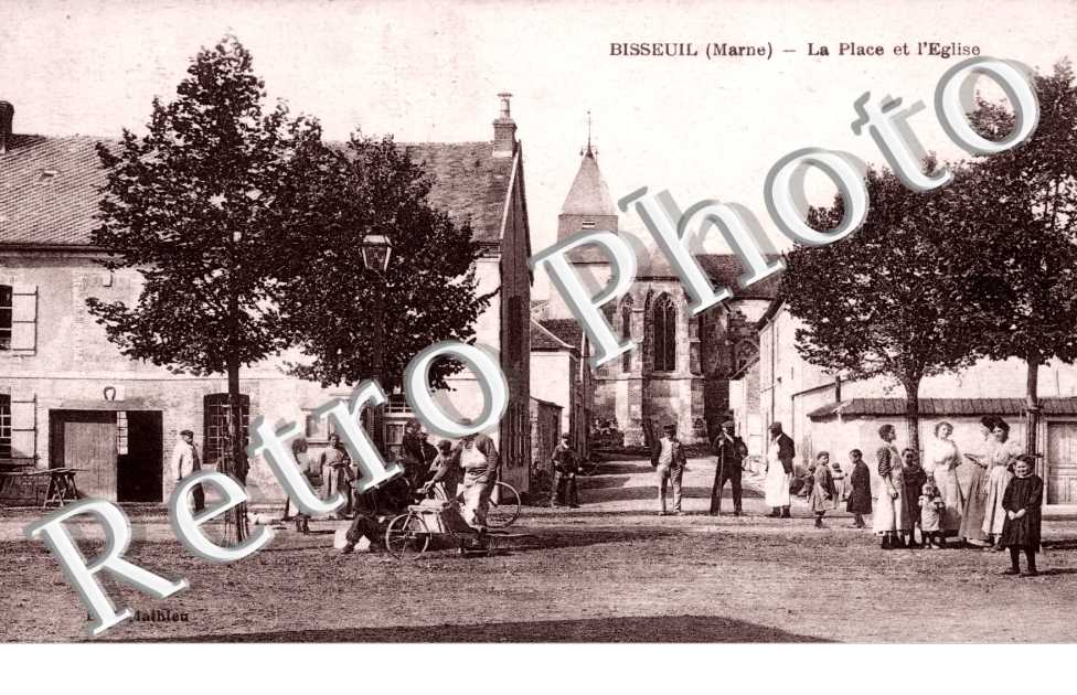la place et l' eglise