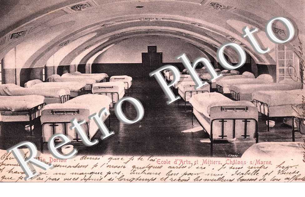 ECOLE NATIONALE D'ARTS ET METIERS  un dortoir