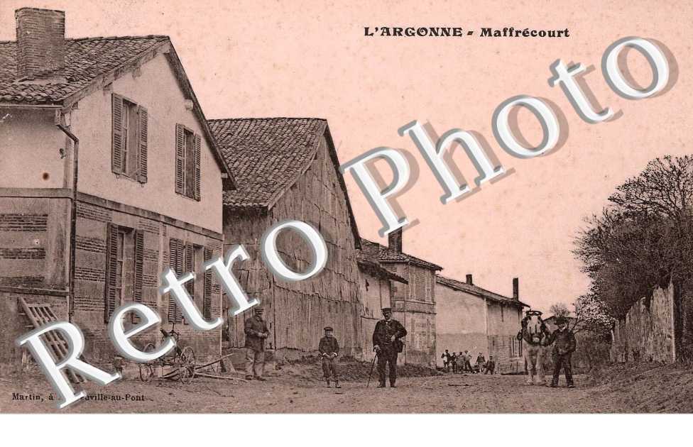 ( UNE RUE)