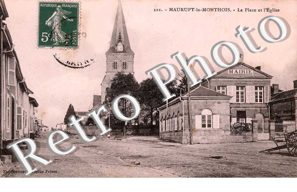 La place et l'eglise