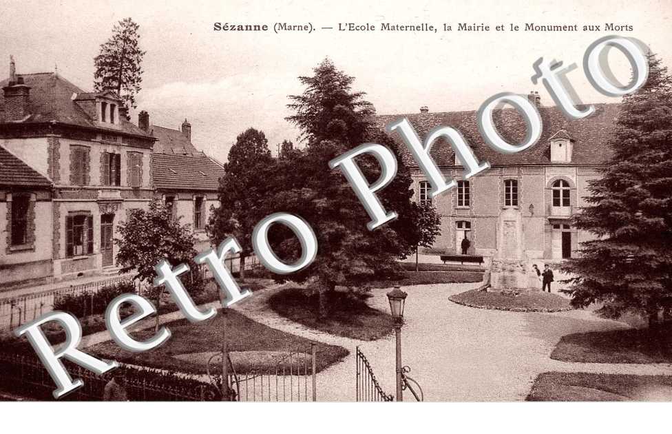 l' ecole maternelle, la mairie et le monument aux morts