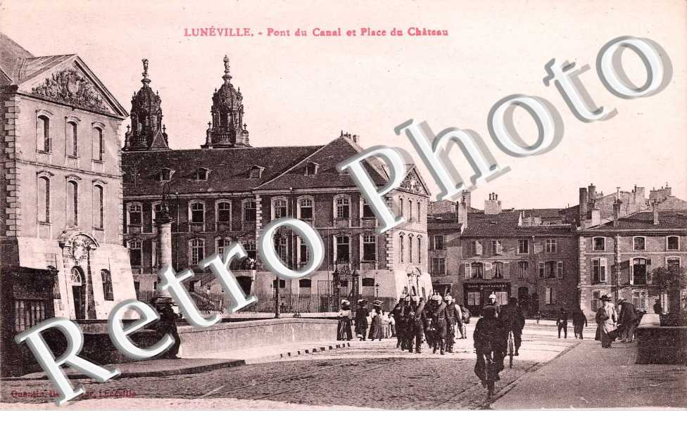 pont du canal et place du chateau