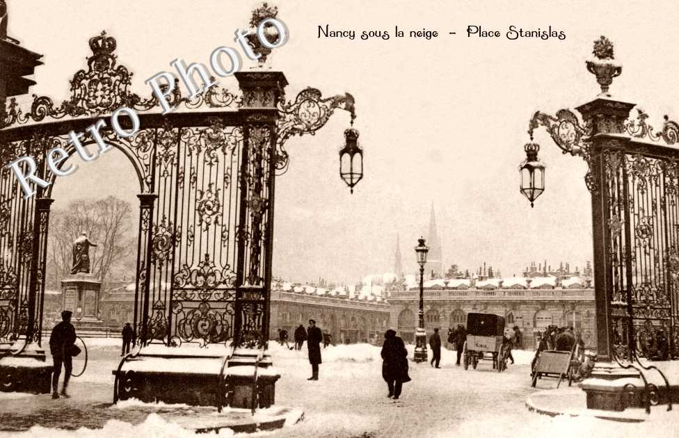 NANCY SOUS LA NEIGE - PLACE STANISLAS  -  Grilles Jean Lamour