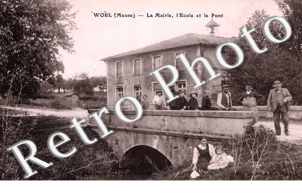 la mairie, l' ecole et le pont